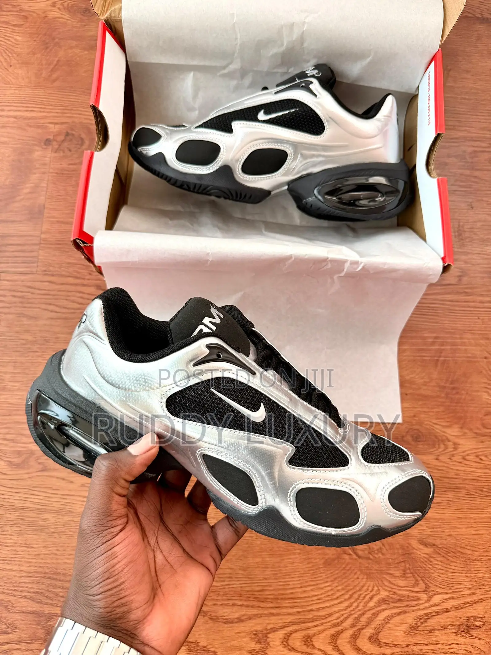 Nike Airmax Muse Se/ Buy One Get a Free Sock