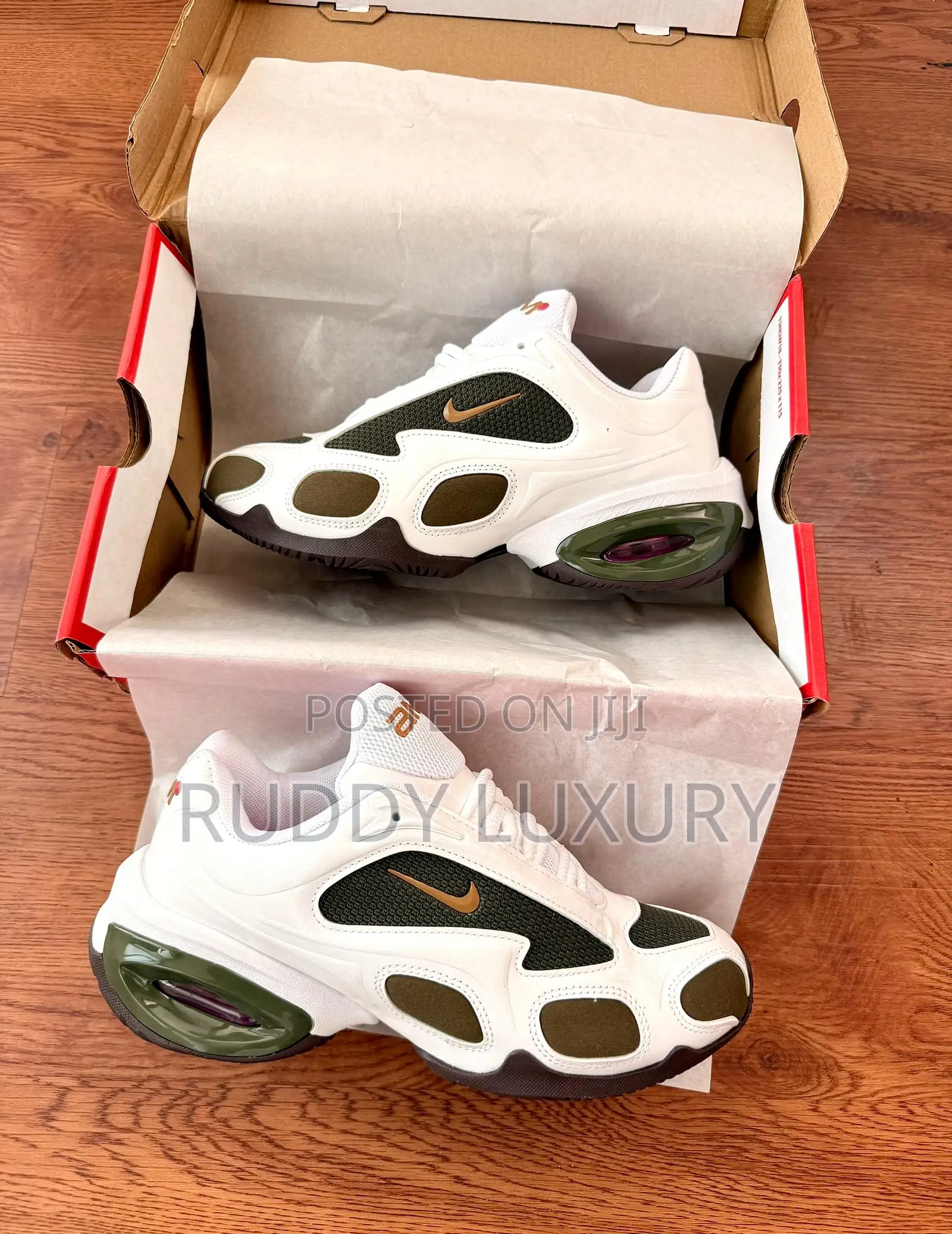 Nike Airmax Muse Se/ Buy One Get a Free Sock