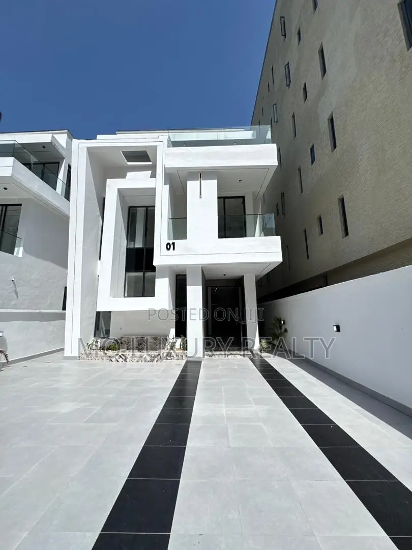5bdrm Duplex in Lekki Phase 1 for sale
