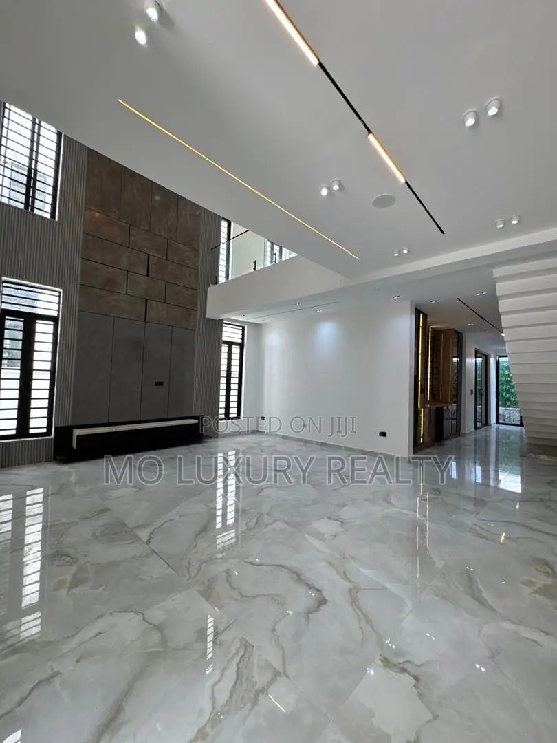 5bdrm Duplex in Lekki Phase 1 for sale