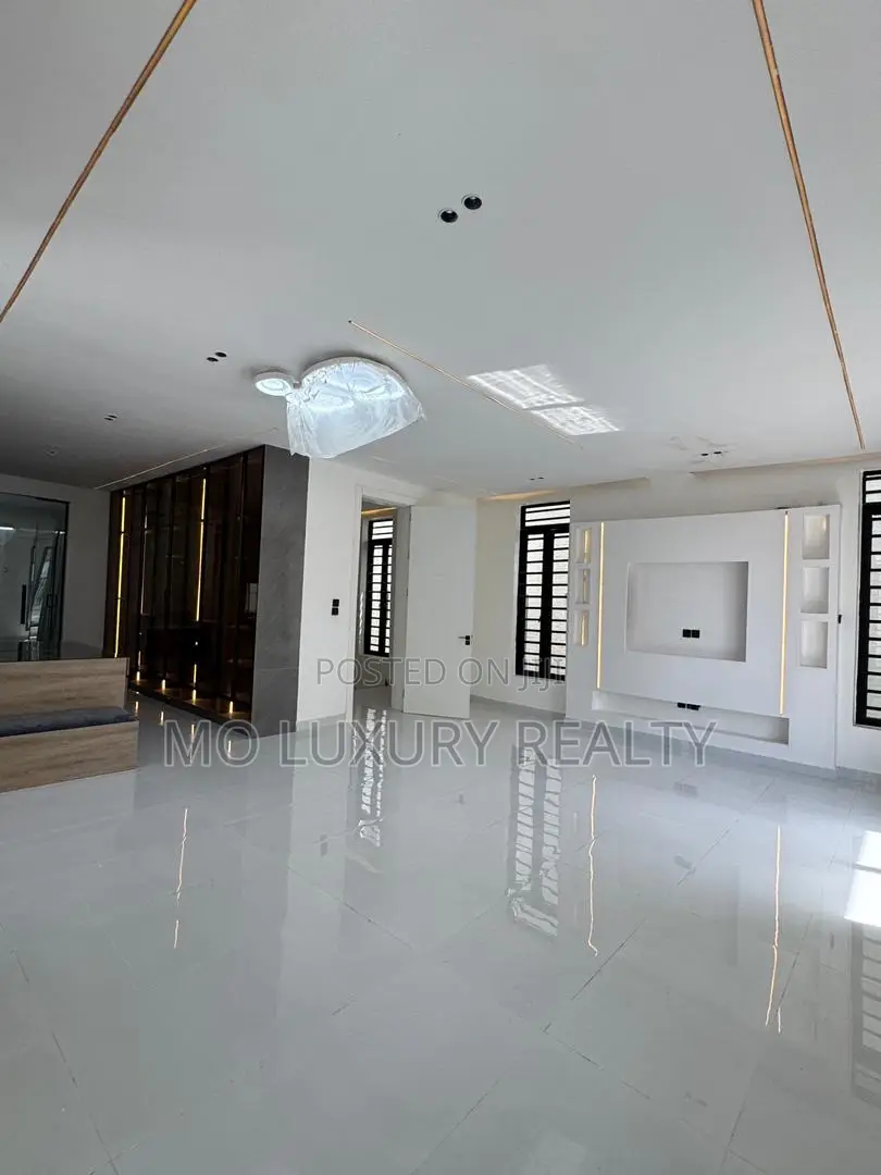 5bdrm Duplex in Lekki Phase 1 for sale