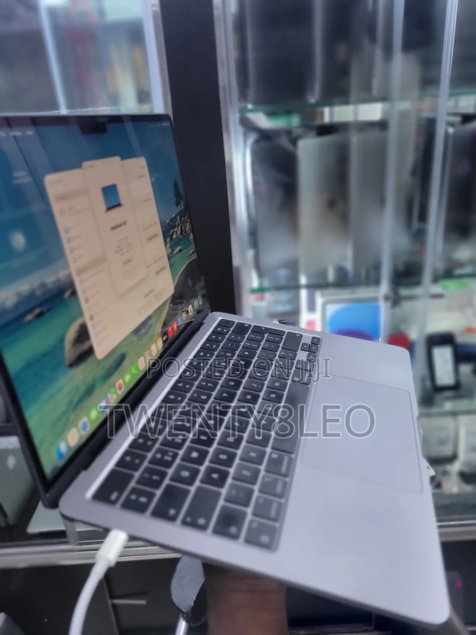 Laptop Apple MacBook Air 2022 M2 16GB Apple M2 SSD 512GB