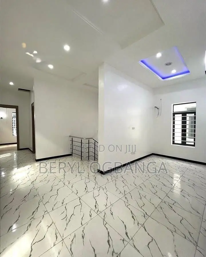 5bdrm Duplex in Lekki Phase 2 for rent