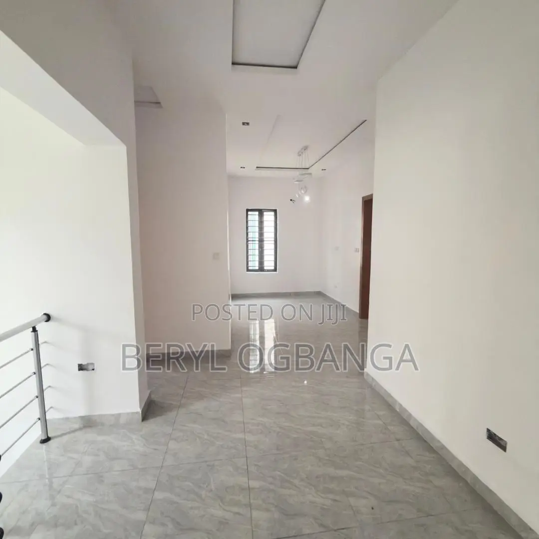 5bdrm Duplex in Ikota for rent
