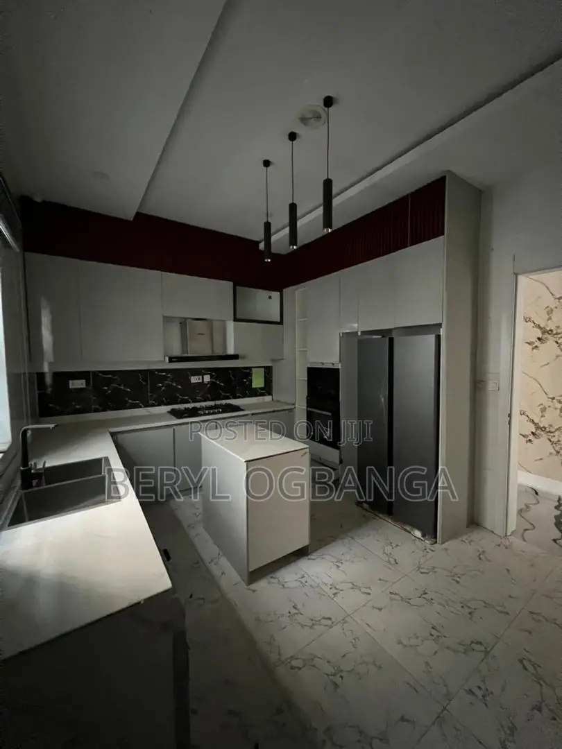4bdrm Duplex in Lekki Phase 2 for rent