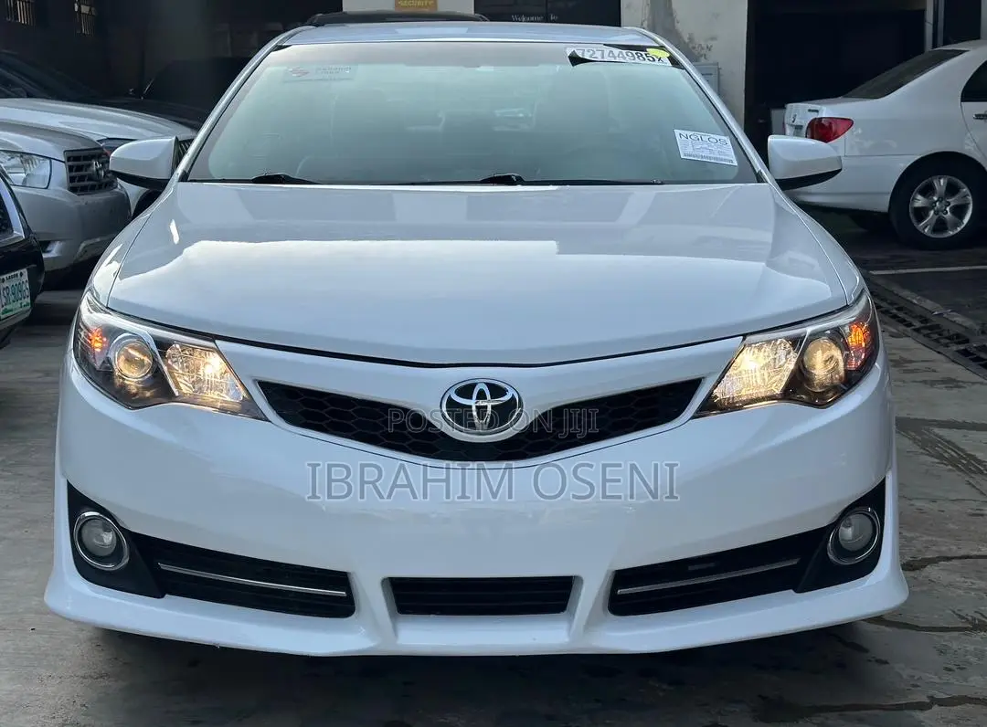 Toyota Camry SE Sport 4dr Sedan (2.5L 4cyl 6A) 2014 White