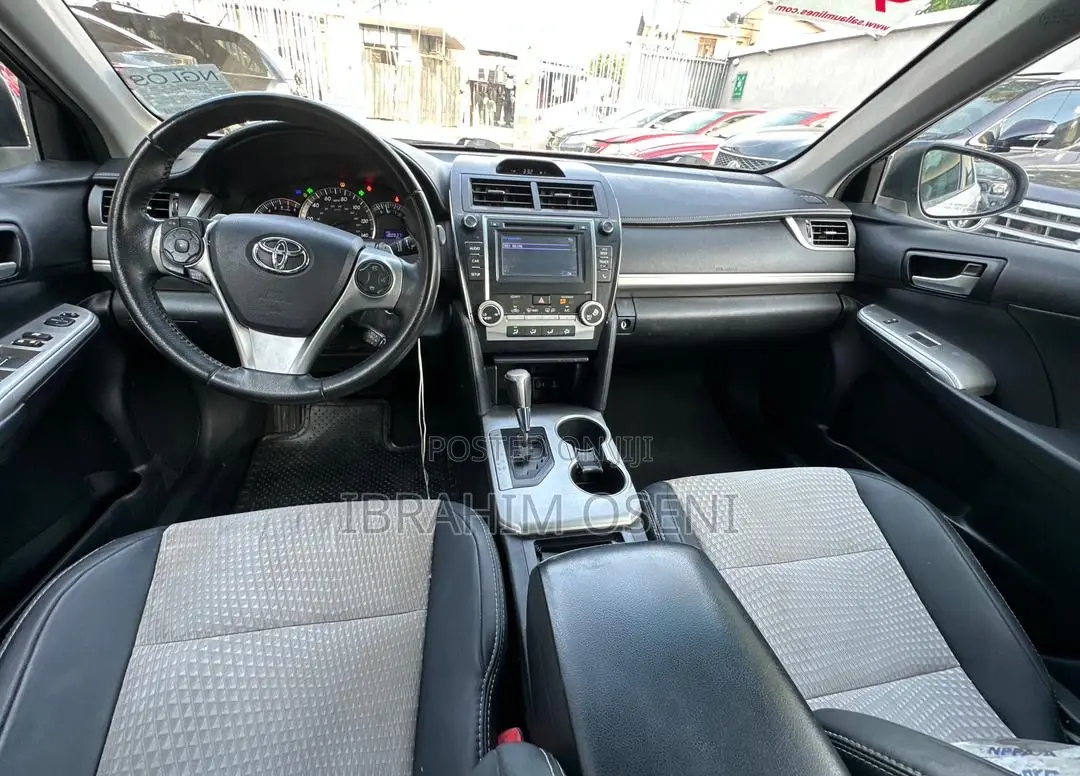 Toyota Camry SE Sport 4dr Sedan (2.5L 4cyl 6A) 2014 White