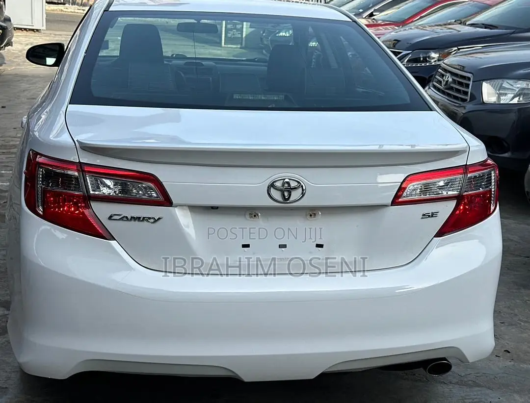 Toyota Camry SE Sport 4dr Sedan (2.5L 4cyl 6A) 2014 White