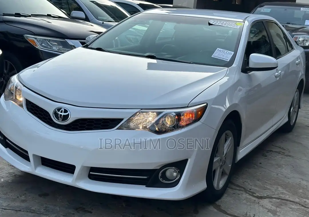 Toyota Camry SE Sport 4dr Sedan (2.5L 4cyl 6A) 2014 White