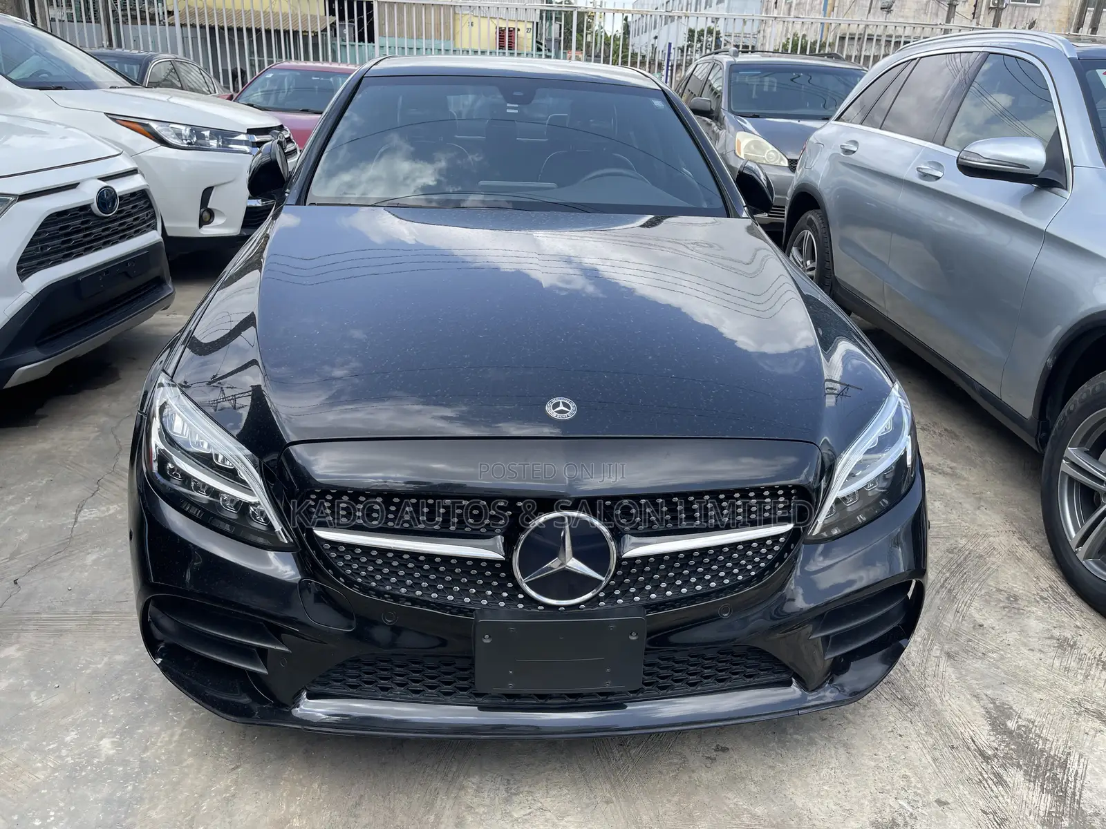 Mercedes-Benz C300 2019 Blue