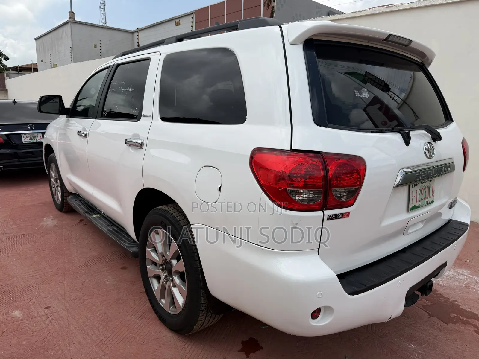 Toyota Sequoia Limited 4dr SUV (5.7L 8cyl 6A) 2012 White