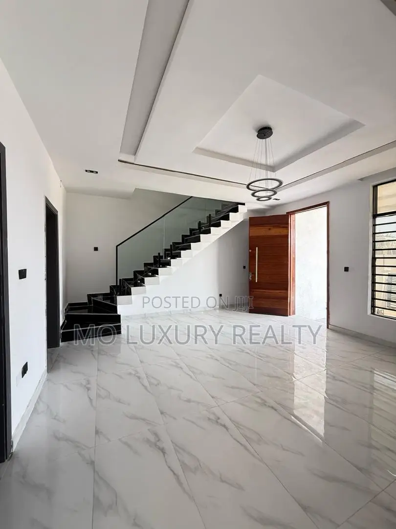 4bdrm Duplex in Ikota for sale