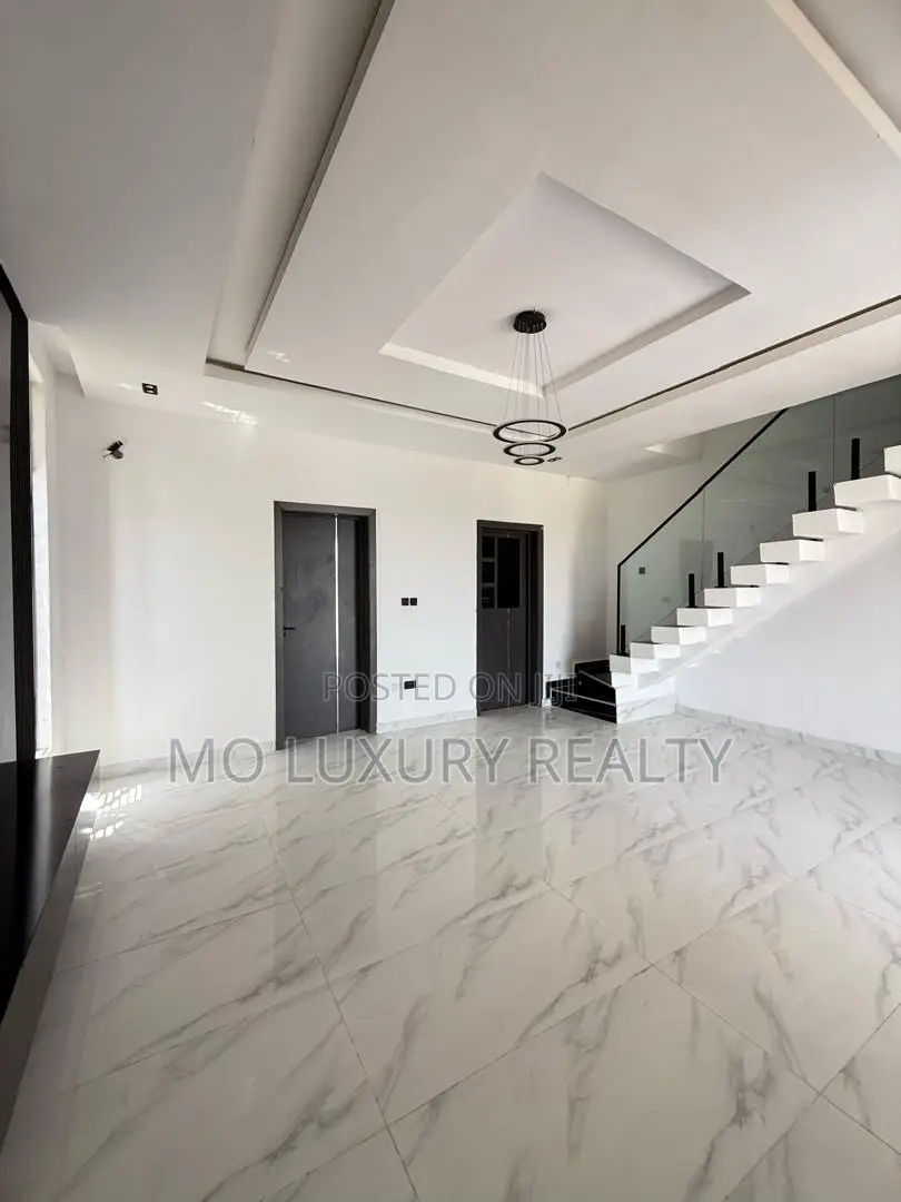4bdrm Duplex in Ikota for sale
