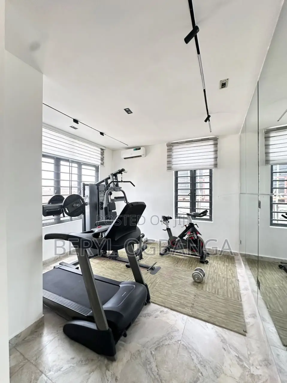 5bdrm Duplex in Idado for rent