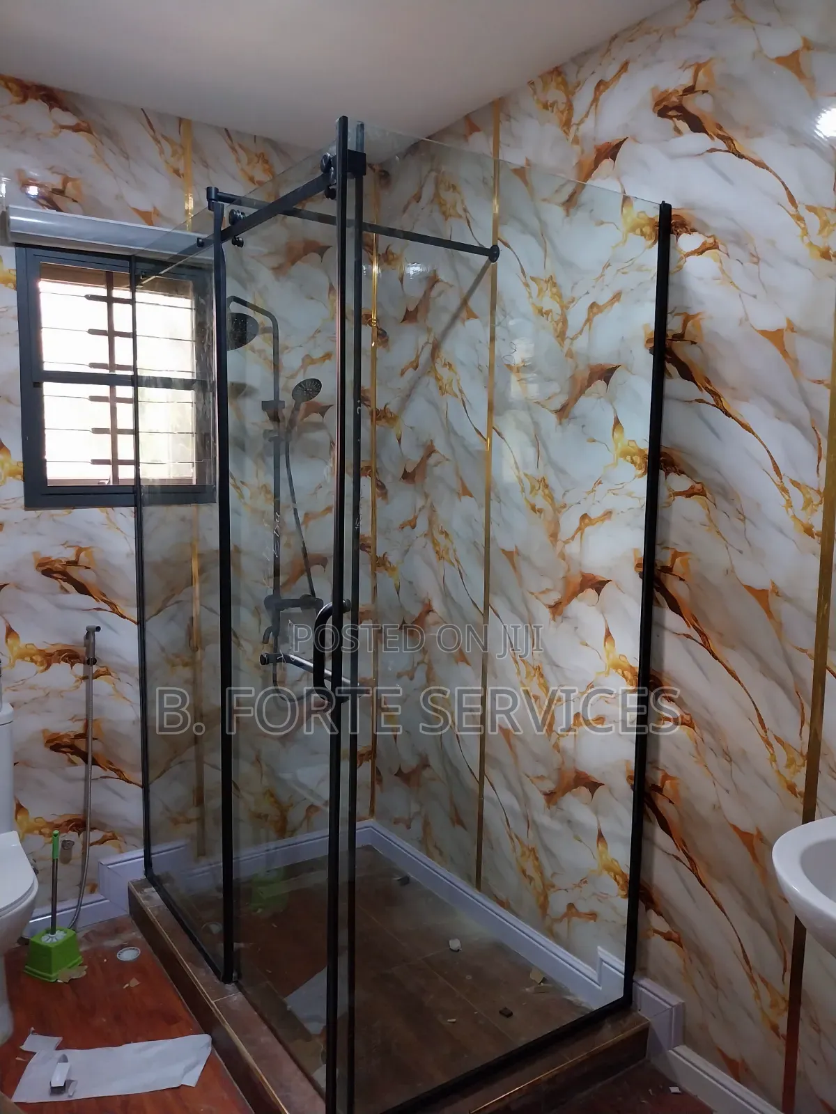 Elegant Tempered Glass Shower Cubicle
