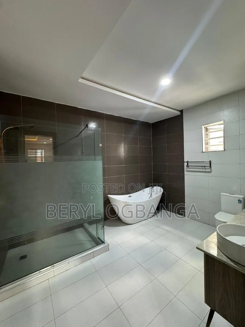 5bdrm Duplex in Ikate for rent