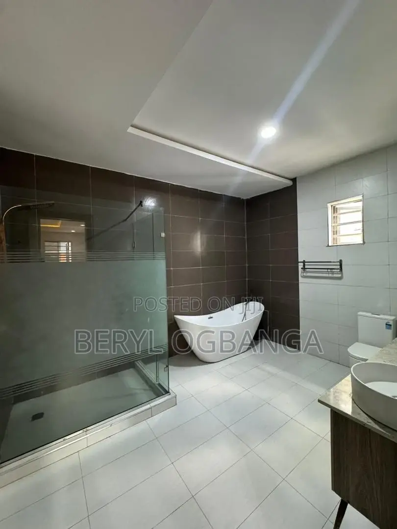 5bdrm Duplex in Ikate for rent