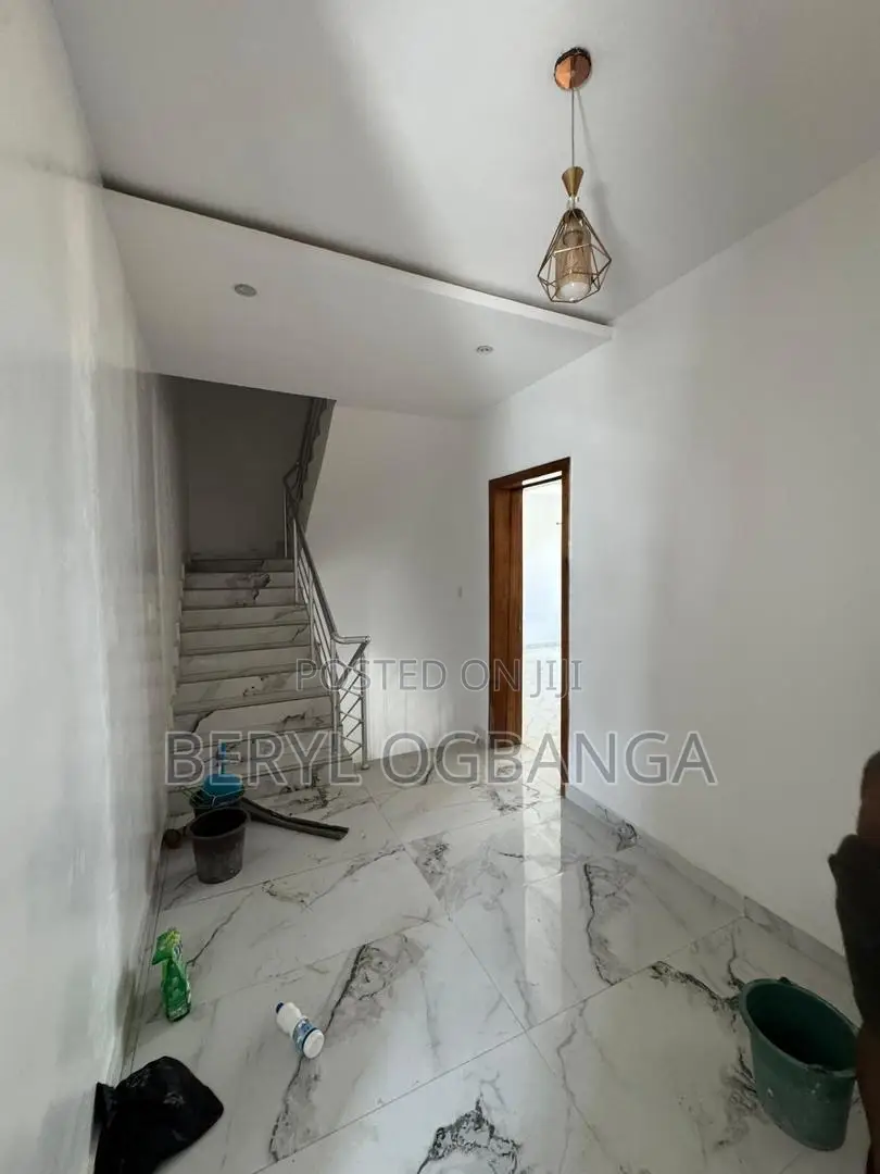 5bdrm Duplex in Ikate for rent
