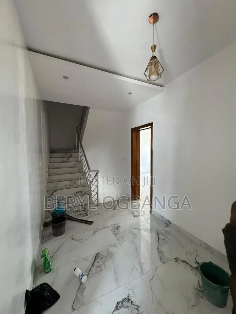 5bdrm Duplex in Ikate for rent