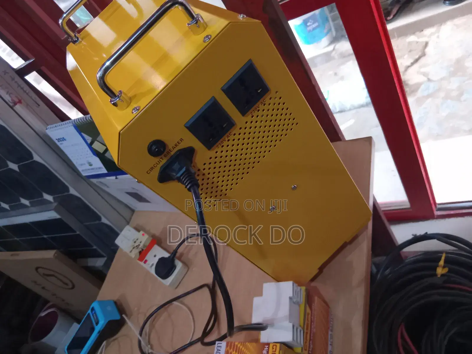 Qasa Solar Generator With Panel