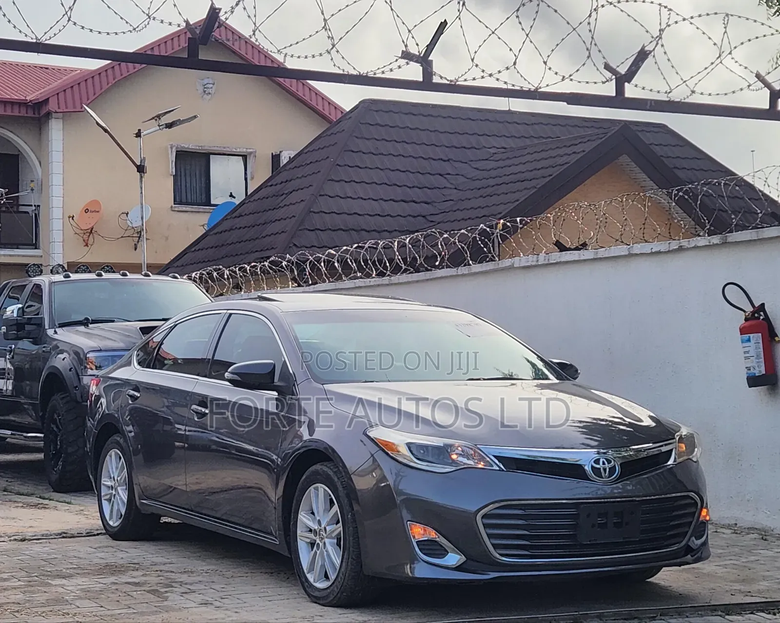 Toyota Avalon XLE Premium 4dr Sedan (3.5L 6cyl 6A) 2014 Gray