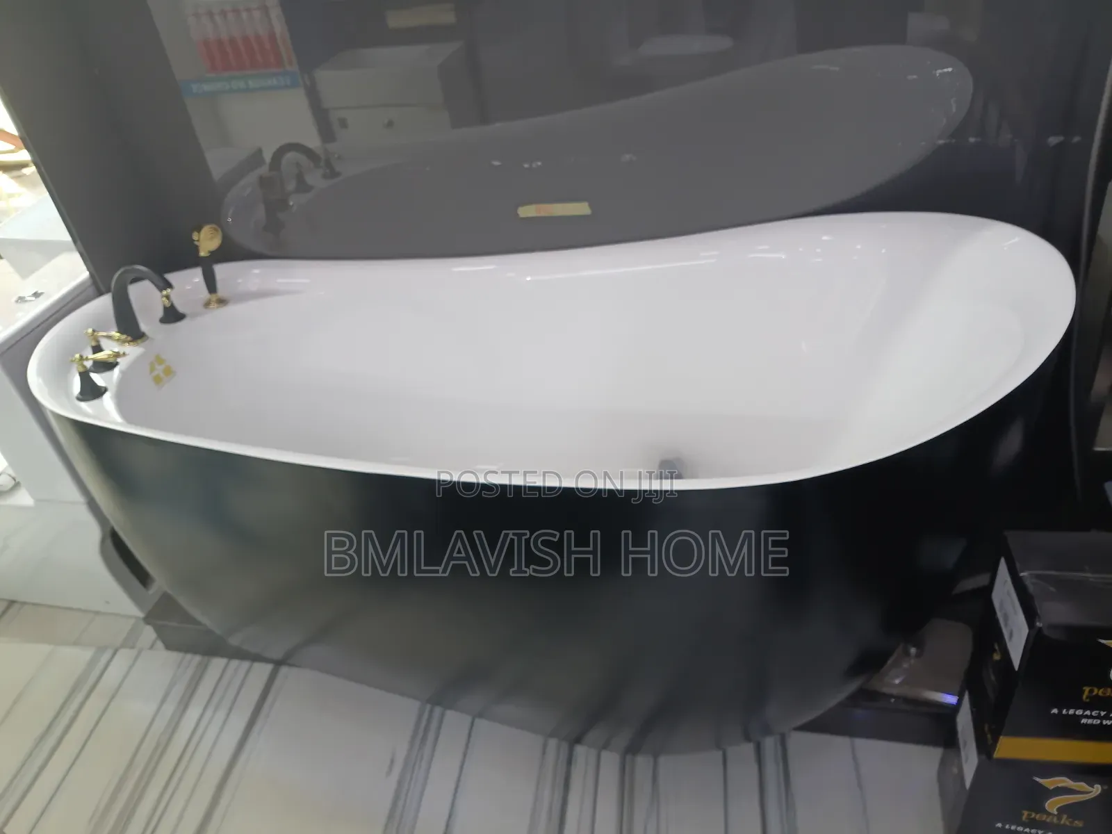 White Black Acrylic Bathtub
