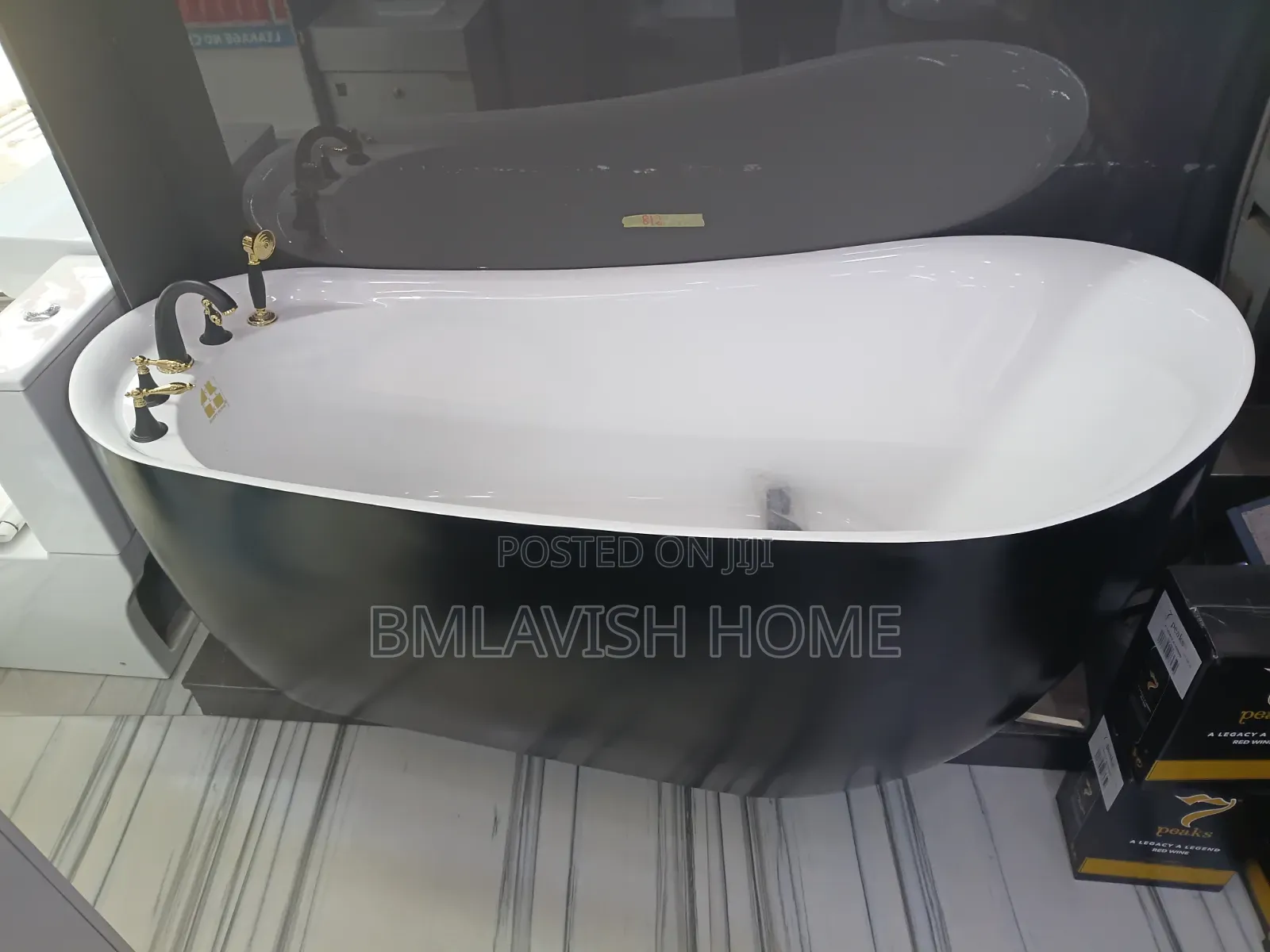 White Black Acrylic Bathtub