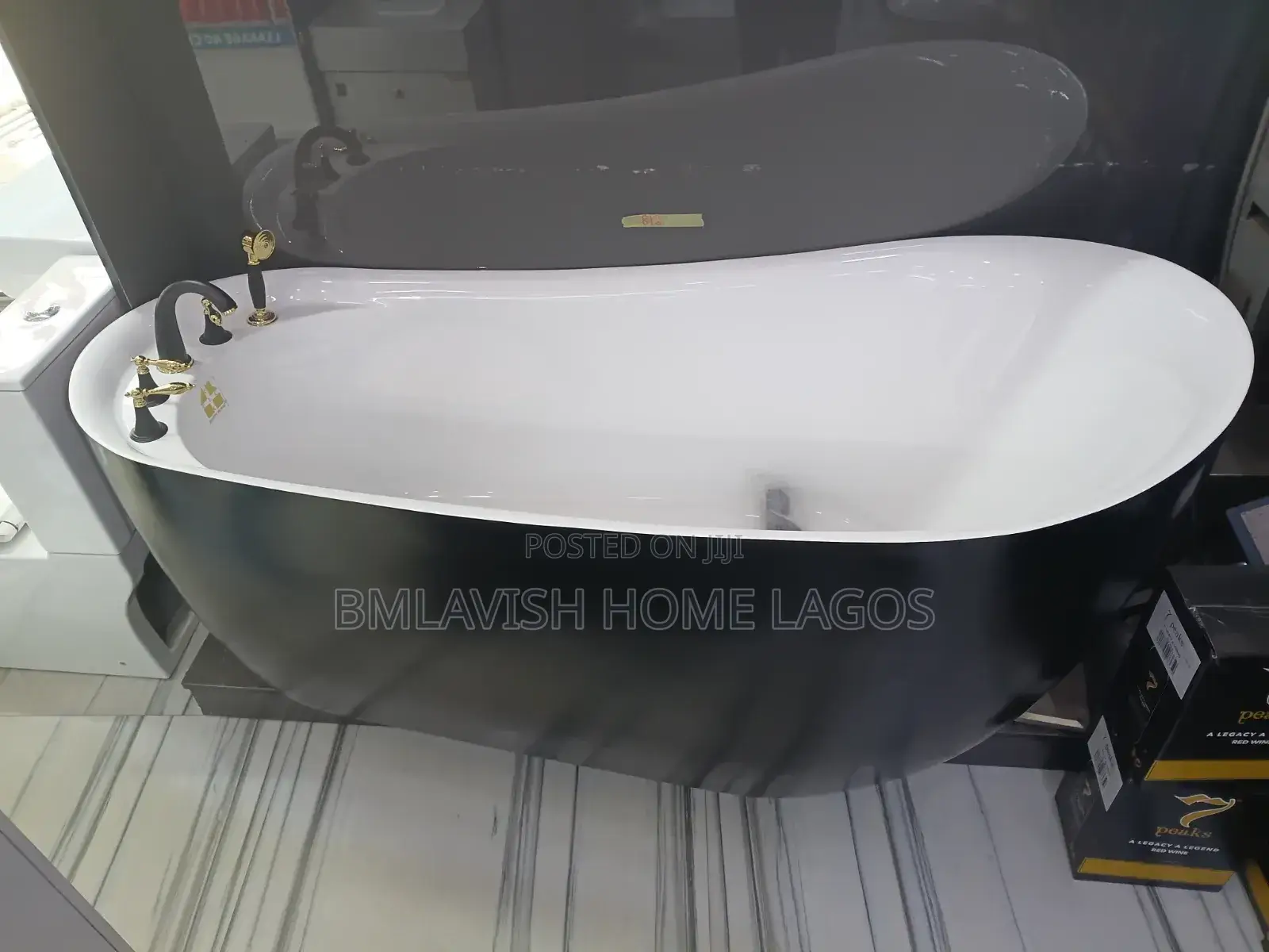 White Black Acrylic Bathtub