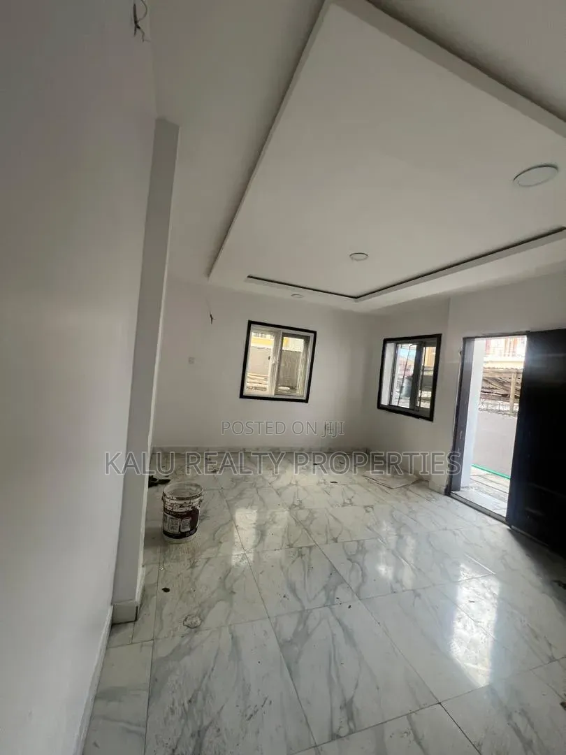 Mini Flat in Osapa London for rent