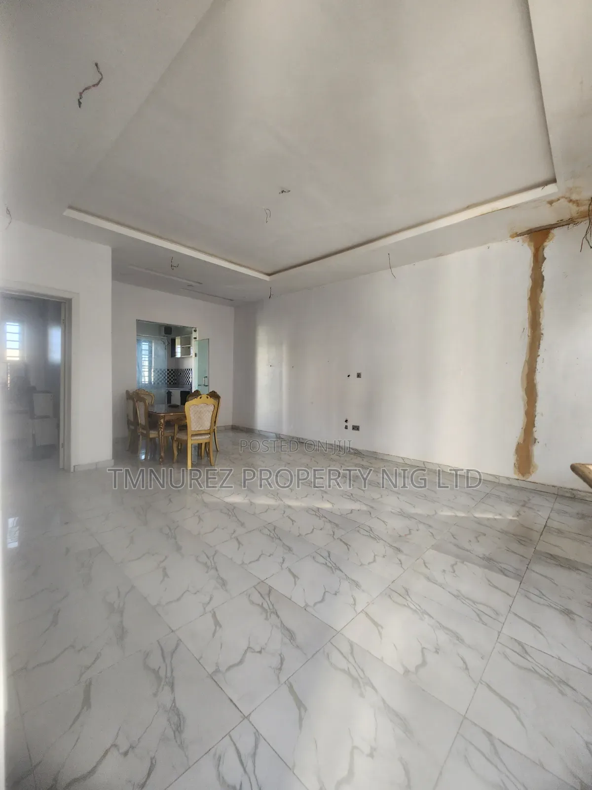 Mini Flat in Chevron for rent