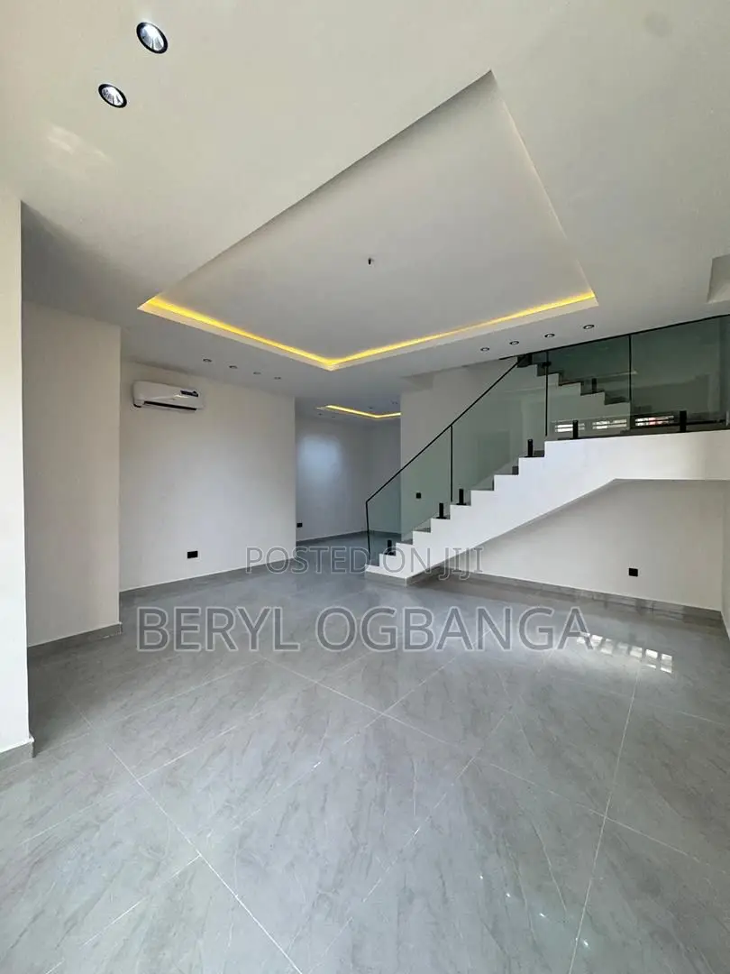 3bdrm Maisonette in Lekki Phase 1 for sale