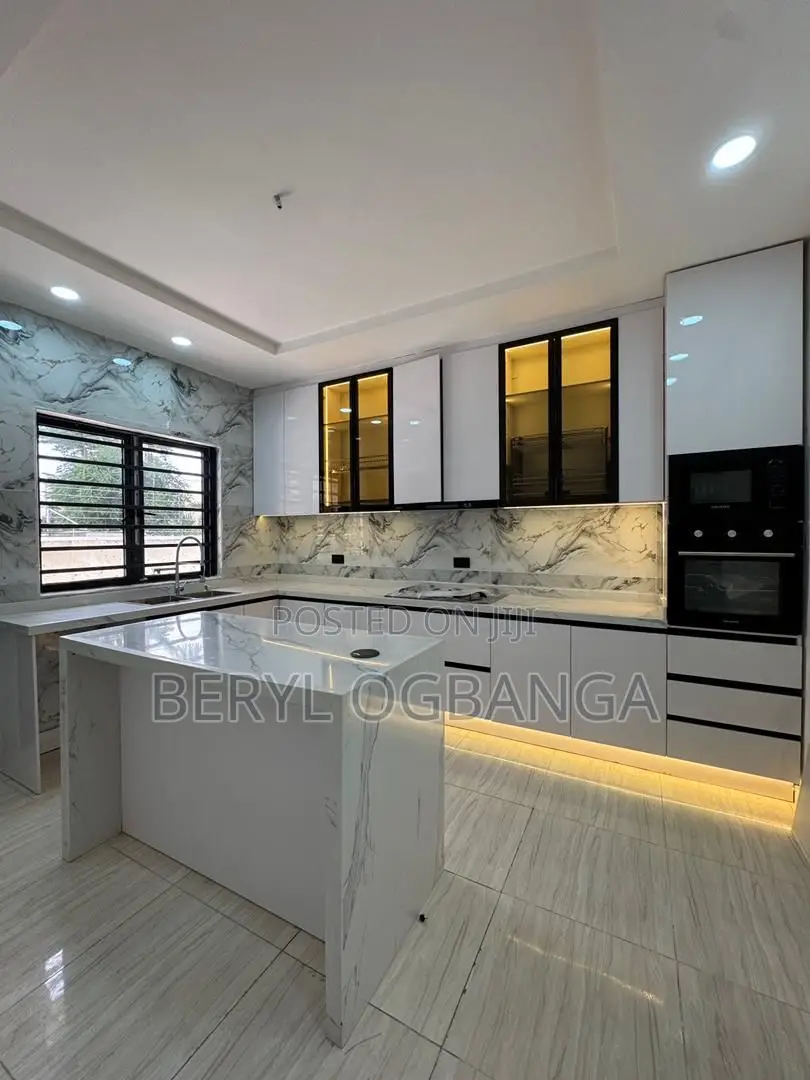 3bdrm Maisonette in Lekki Phase 1 for sale