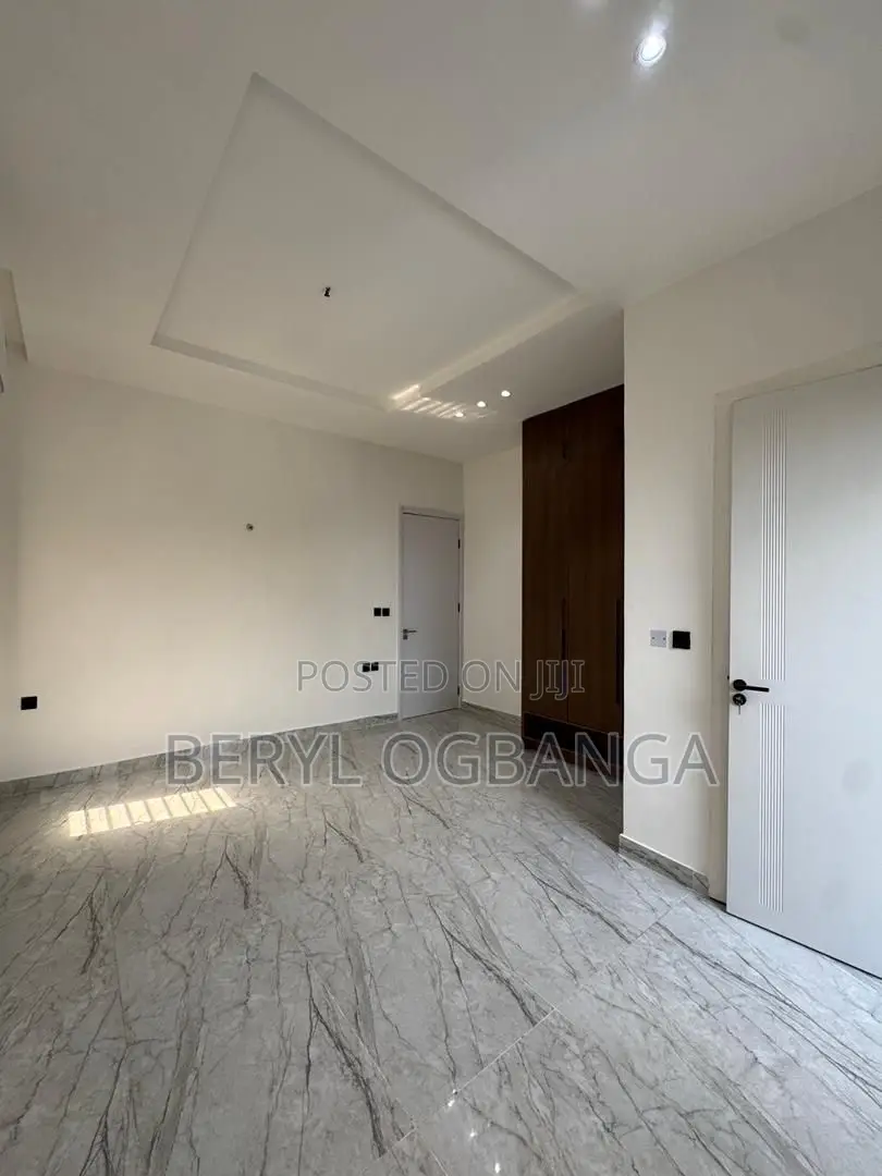 3bdrm Maisonette in Lekki Phase 1 for sale