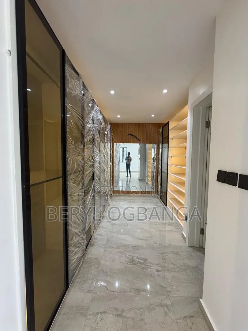 5bdrm Duplex in Lekki Phase 1 for sale