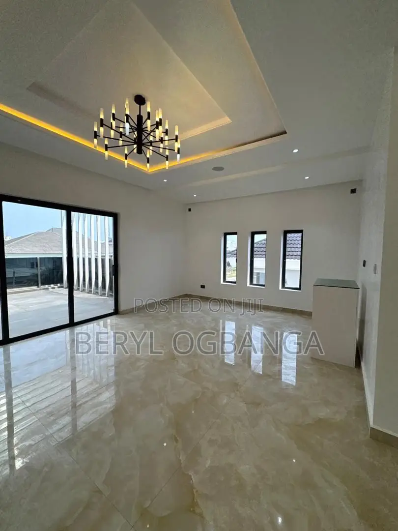 5bdrm Duplex in Lekki Phase 1 for sale