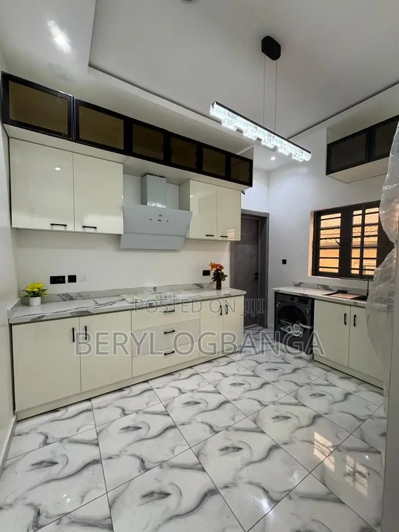 4bdrm Duplex in Lekki Phase 1 for sale