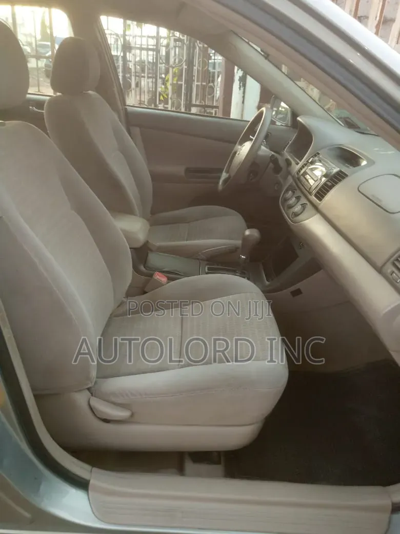 Toyota Camry LE 4dr Sedan (2.4L 4cyl 5A) 2005 Gray