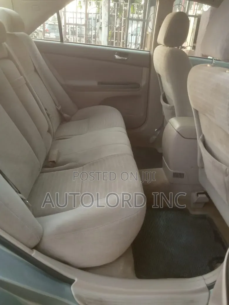 Toyota Camry LE 4dr Sedan (2.4L 4cyl 5A) 2005 Gray