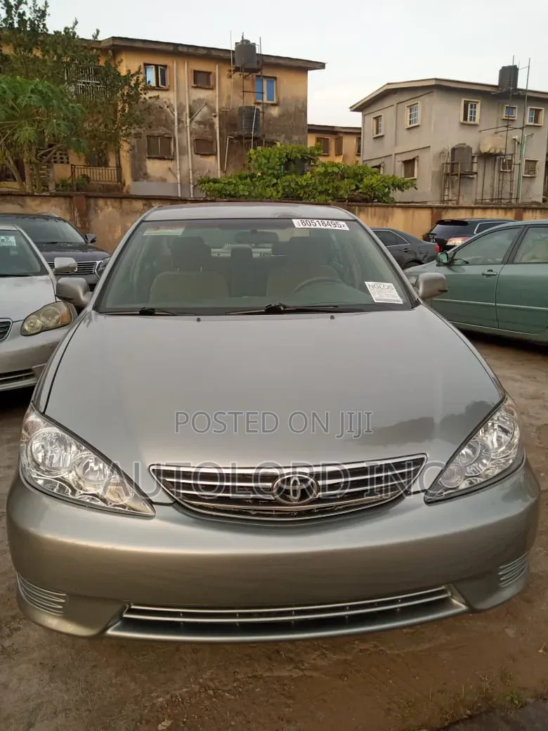 Toyota Camry LE 4dr Sedan (2.4L 4cyl 5A) 2005 Gray