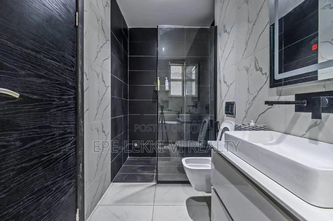 Furnished 3bdrm Penthouse in Lekki for sale