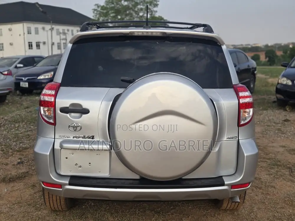 Toyota RAV4 2011 Silver