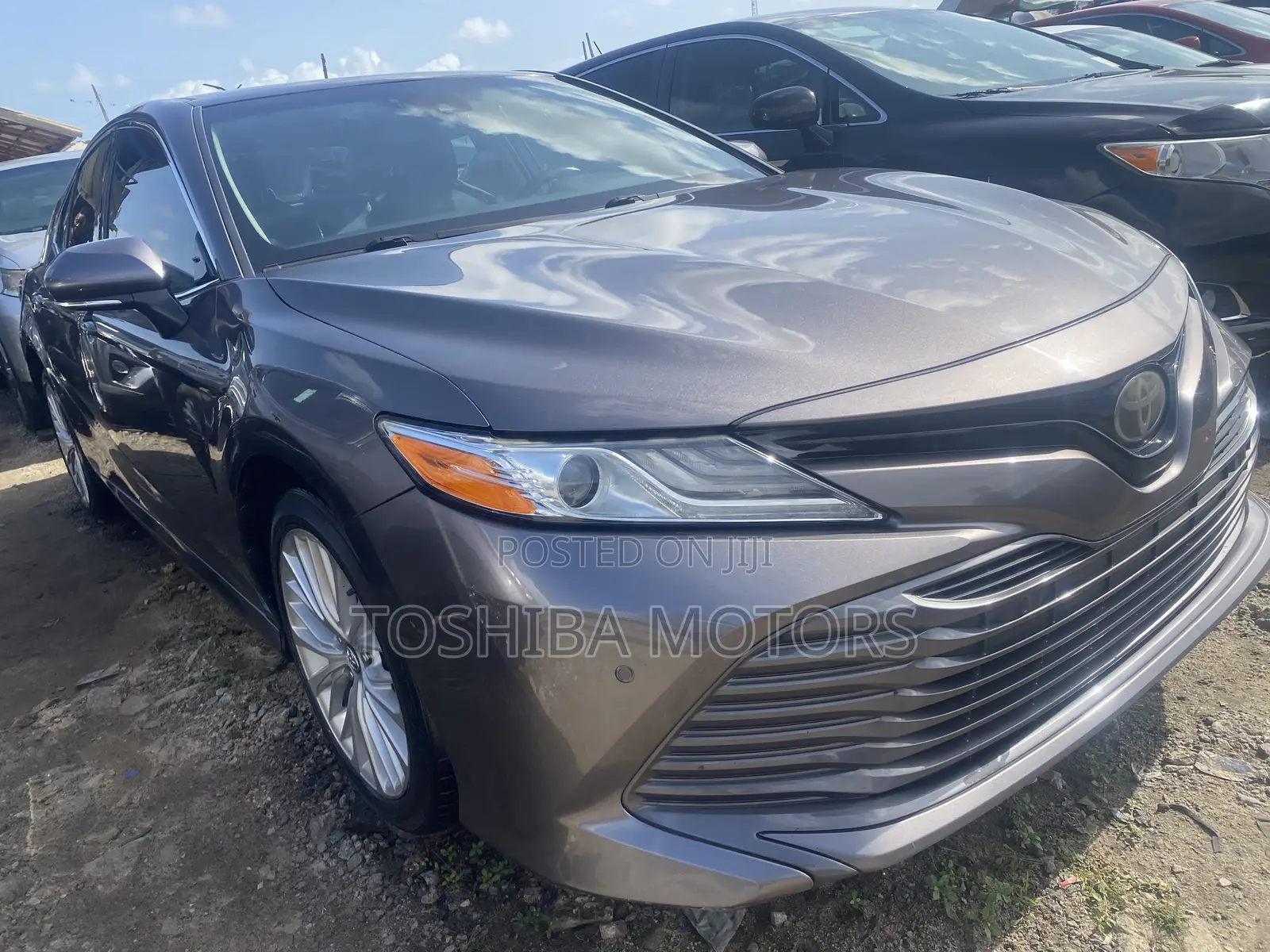 Toyota Camry XLE FWD 2020 Gray
