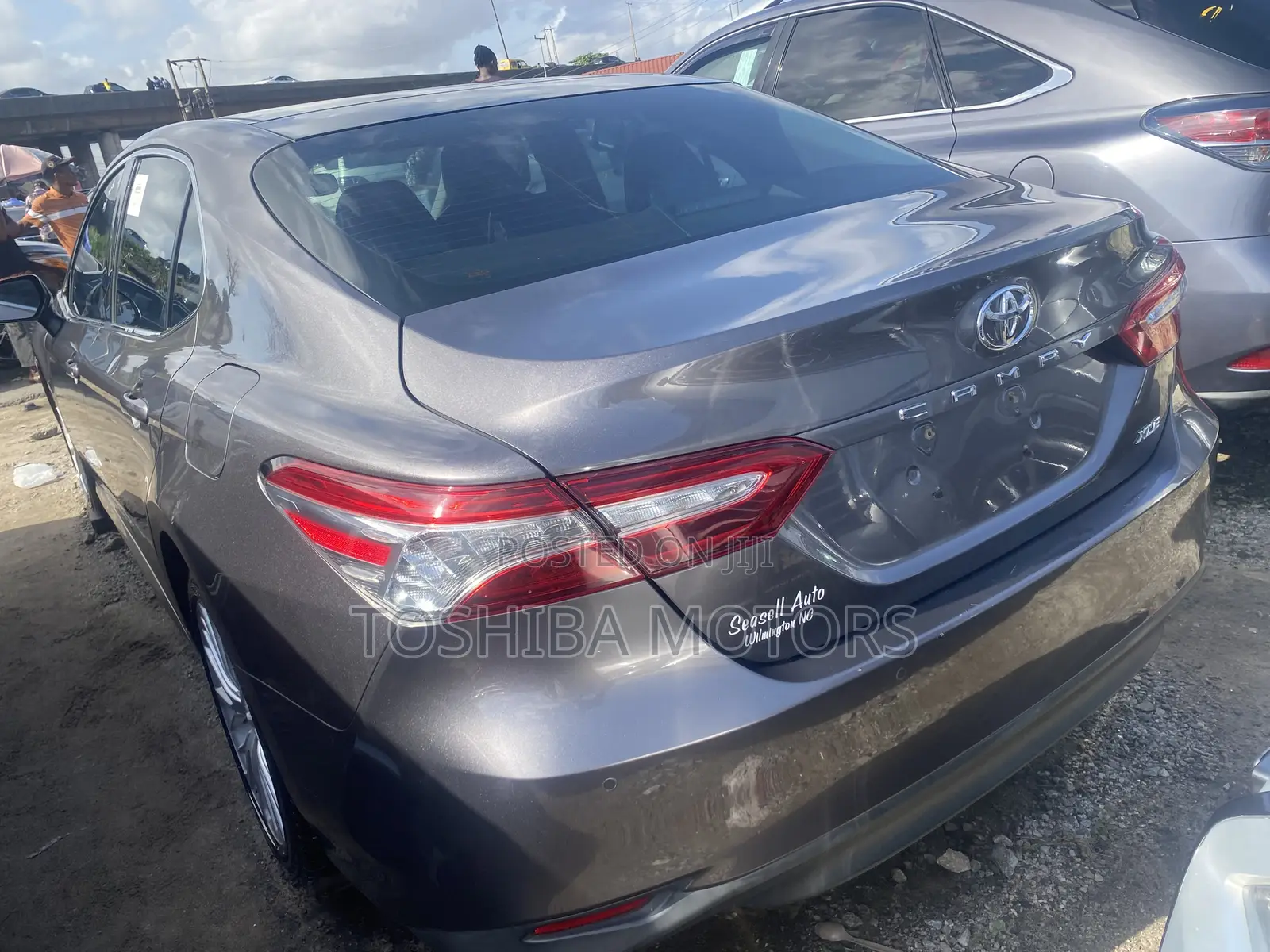 Toyota Camry XLE FWD 2020 Gray