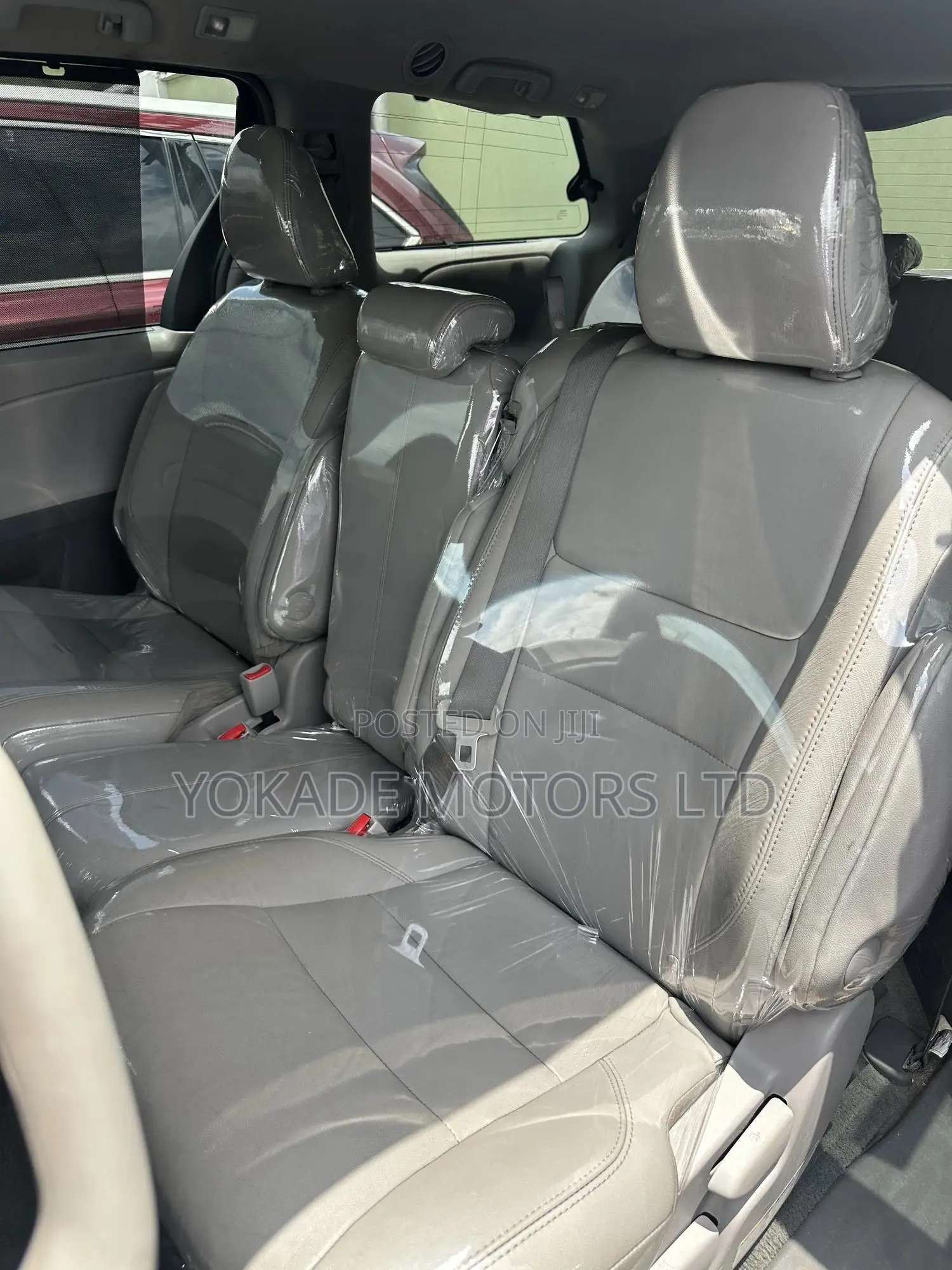Toyota Sienna XLE 8-Passenger 4dr Minivan (3.5L 6cyl 6A) 2015 Silver