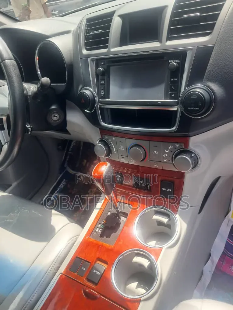 Toyota Highlander Limited 3.5l 4WD 2013 Silver