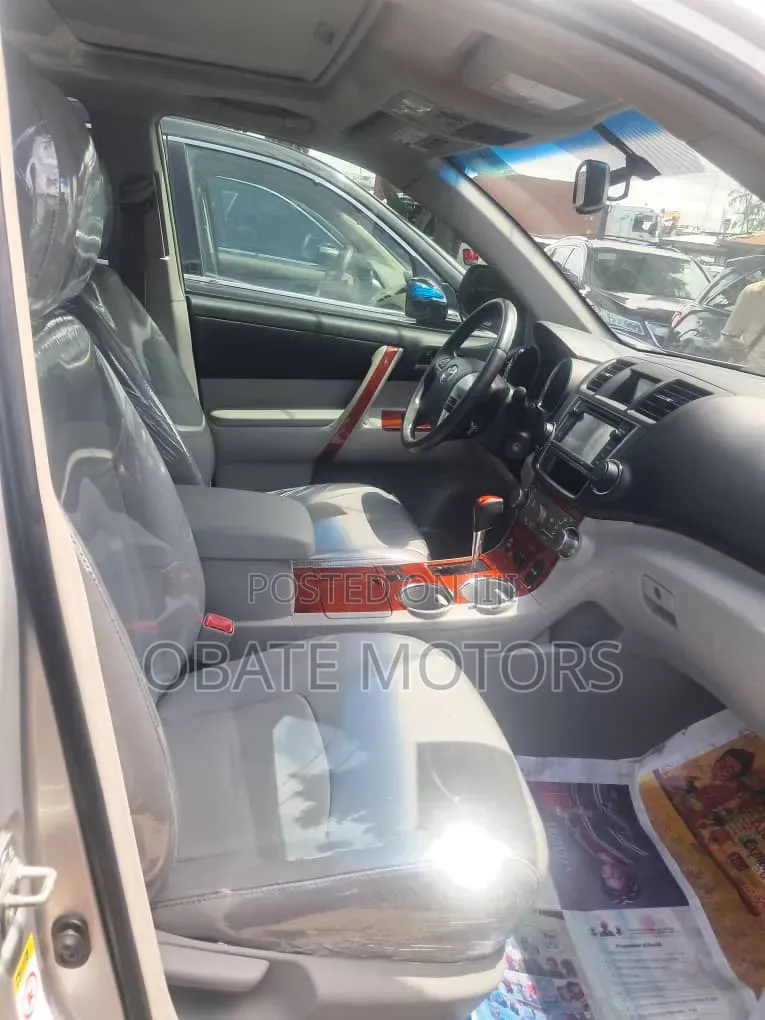 Toyota Highlander Limited 3.5l 4WD 2013 Silver
