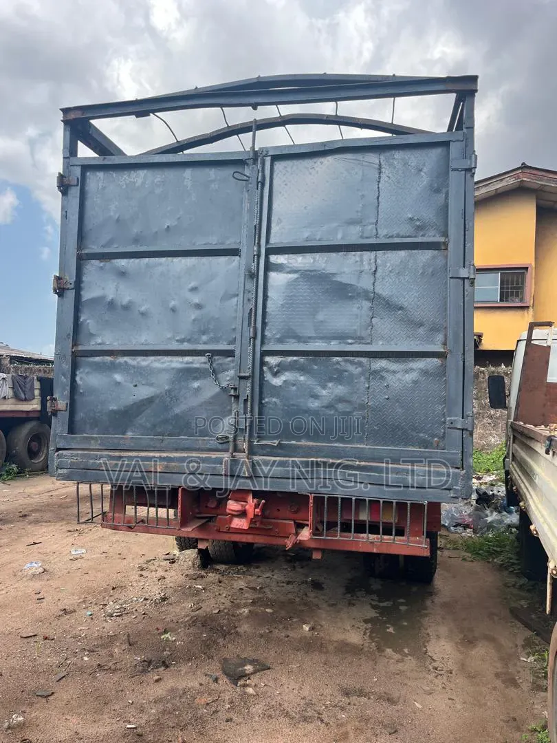 Daf 1700 Turbo Container Body Truck With Bad Engine