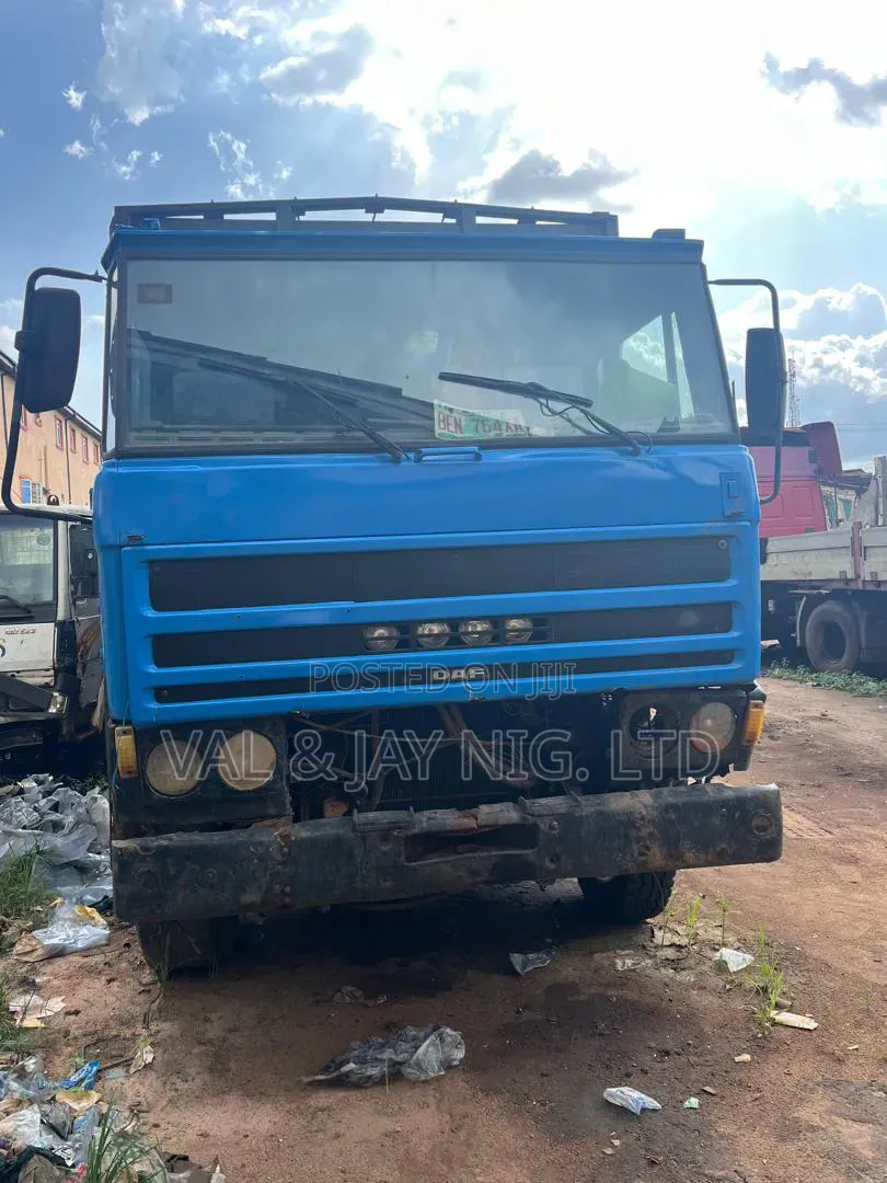 Daf 1700 Turbo Container Body Truck With Bad Engine