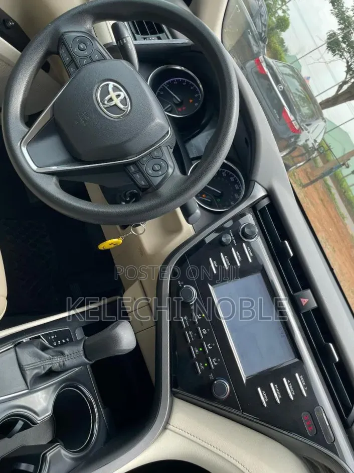 Toyota Camry LE (2.5L 4cyl 8A) 2019 Blue