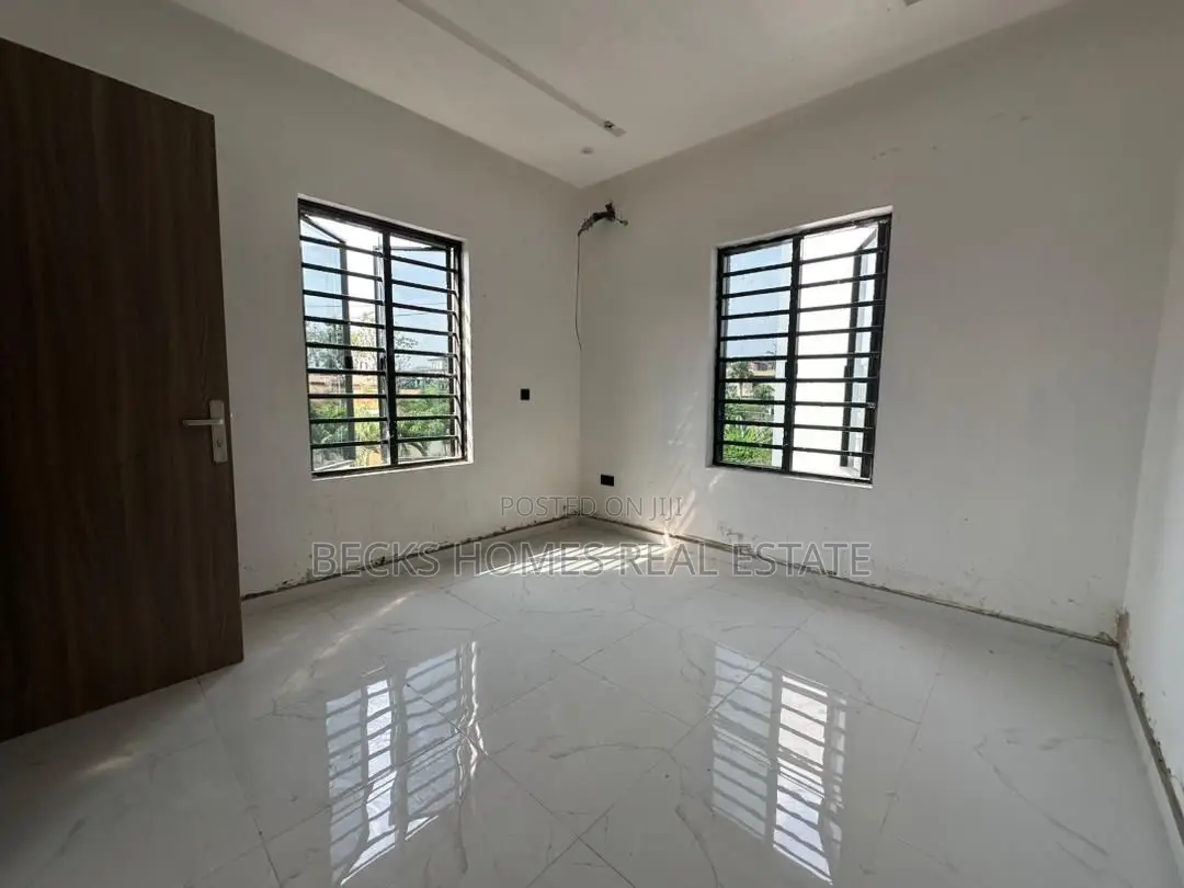 3bdrm Duplex in Adeniyi Jones for sale